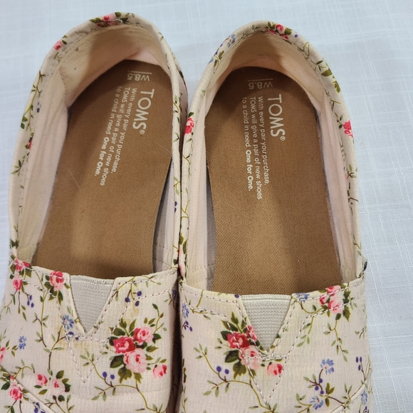 Toms Floral Print Shoes - Picture 4 of 5